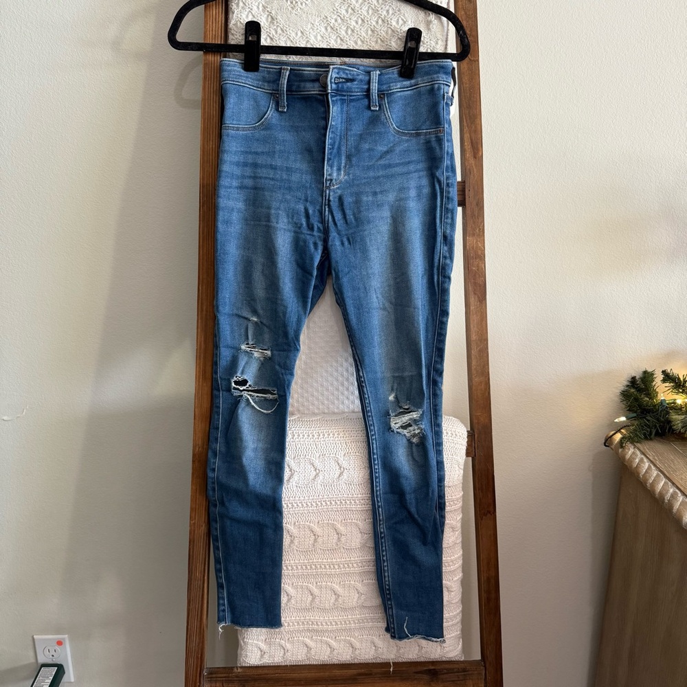 Abercrombie & Fitch High Rise Distressed Jean Legging